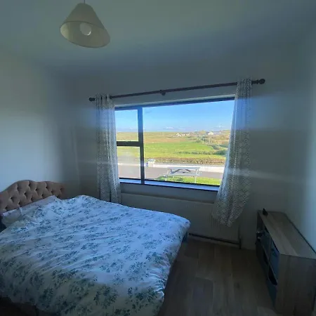Dom wakacyjny Farrihy Hill House Doonbeg